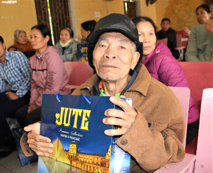 VOV trao tặng 200 phần quà cho hộ nghèo Hà Nam nhân dịp Tết Canh Tý 2020 - 2