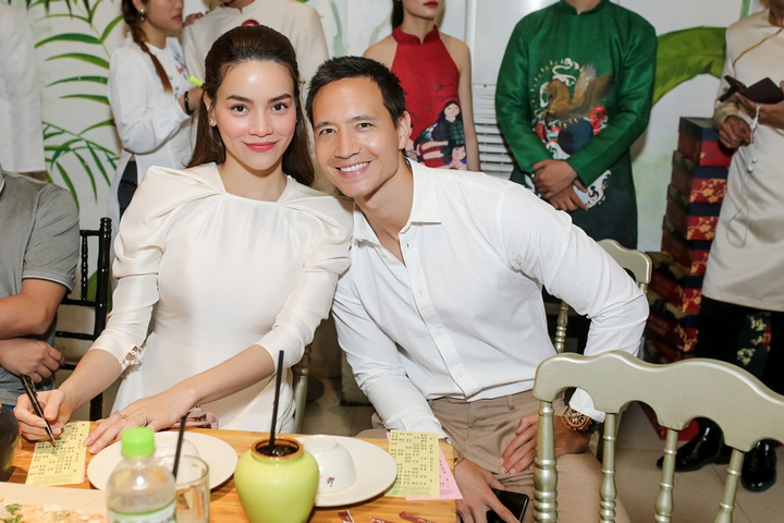 Hồ Ngọc Hà diện áo dài dịu dàng, trổ tài hát loto bằng tiếng Thái - 2