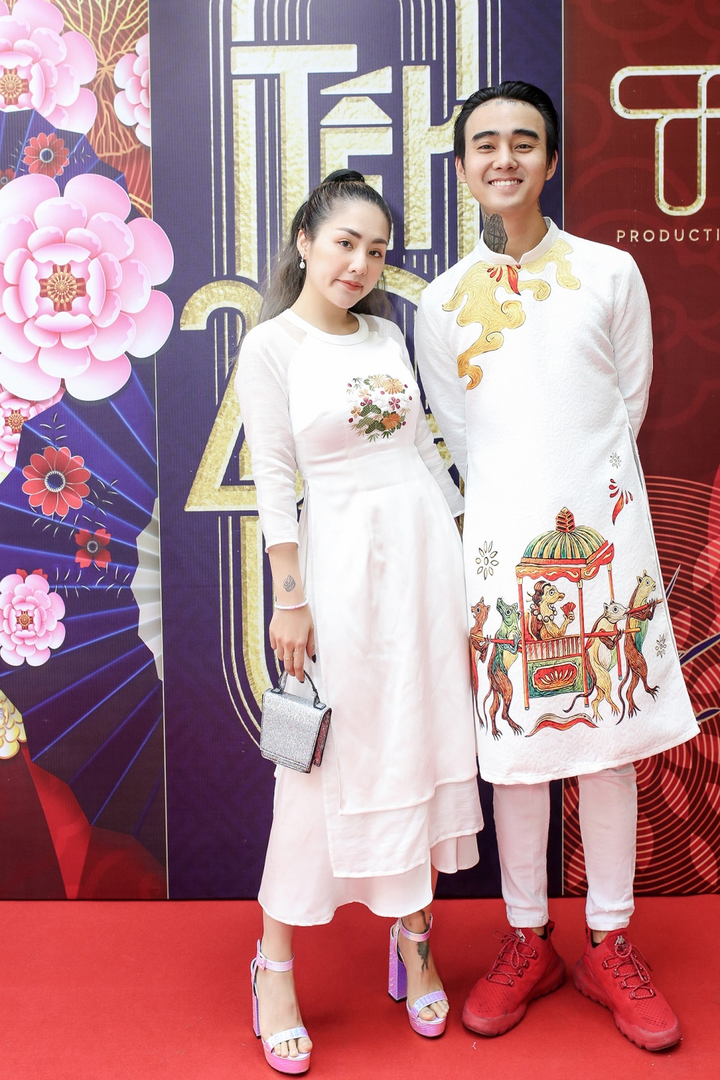 Hồ Ngọc Hà diện áo dài dịu dàng, trổ tài hát loto bằng tiếng Thái - 5