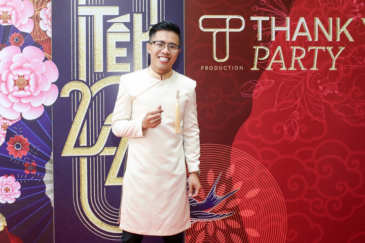 Hồ Ngọc Hà diện áo dài dịu dàng, trổ tài hát loto bằng tiếng Thái - 4