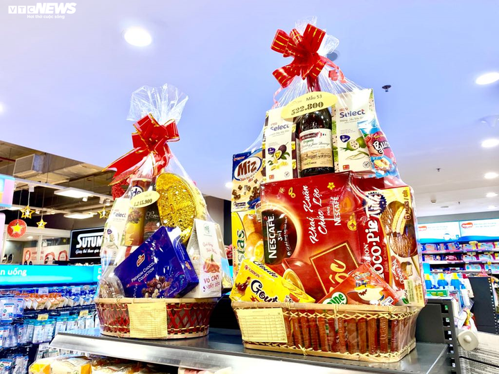 Giới nội trợ TP.HCM 'thở phào' khi giá cả hàng hoá ngày cận Tết ổn định - 2