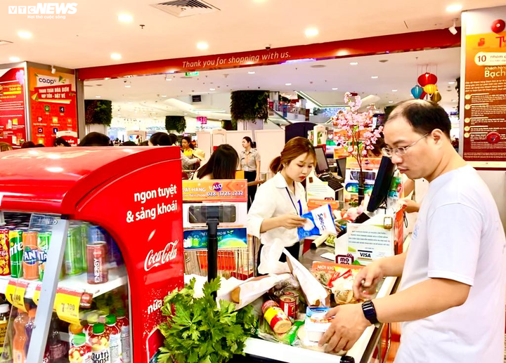 Giới nội trợ TP.HCM 'thở phào' khi giá cả hàng hoá ngày cận Tết ổn định - 1