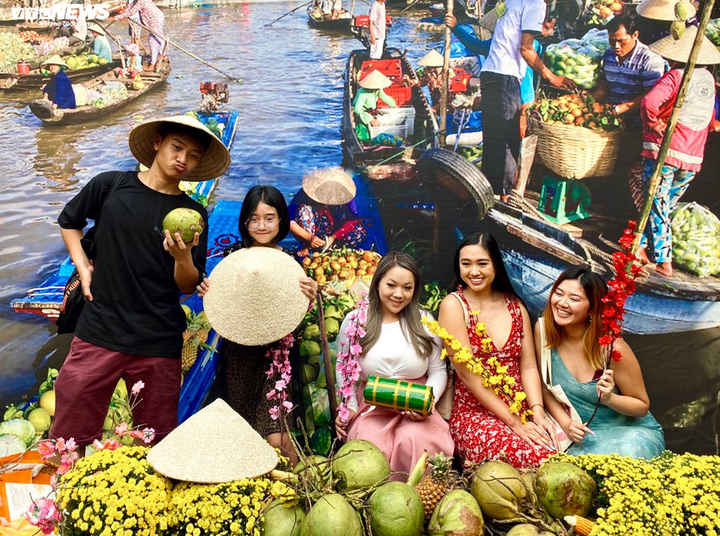 Người Sài Gòn rực rỡ đón xuân trên phố Ông đồ - 6