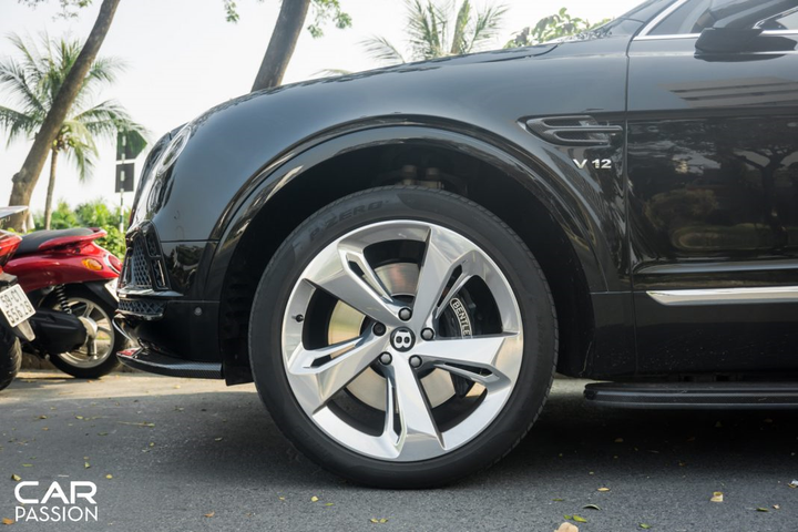 Bentley Bentayga sang chảnh với bodykit sợi carbon - 4