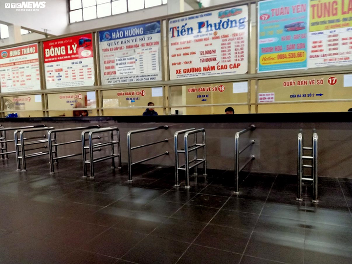 Nhà xe 'hét giá' tăng 100%, dân ngậm đắng nuốt cay móc ví mua vé về quê ăn Tết - 2
