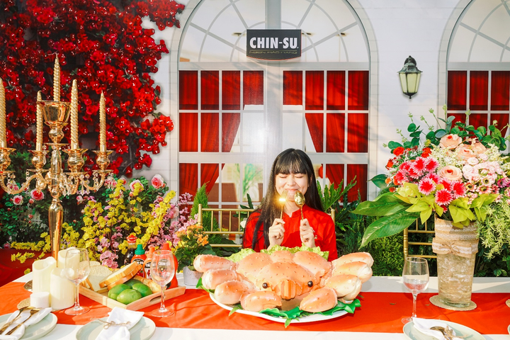 Mê mẩn ngắm hot girl Mắt Biếc check-in với các siêu phẩm tại Góc Phố Xuân CHIN-SU 2020 - 4