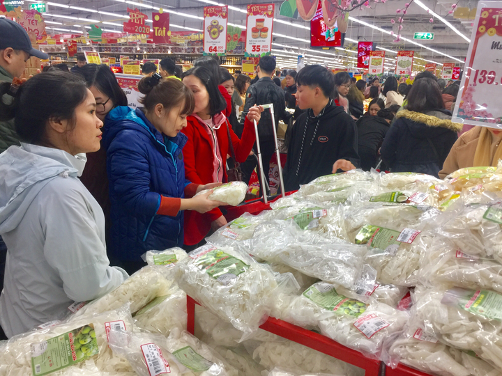 Dân Hà Nội 'càn quét' siêu thị trong dịp cuối tuần cuối cùng năm Kỷ Hợi - 6