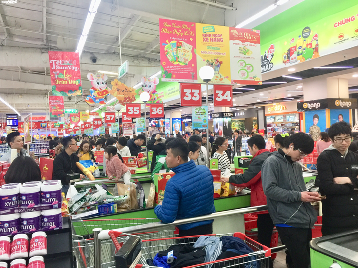Dân Hà Nội 'càn quét' siêu thị trong dịp cuối tuần cuối cùng năm Kỷ Hợi - 12