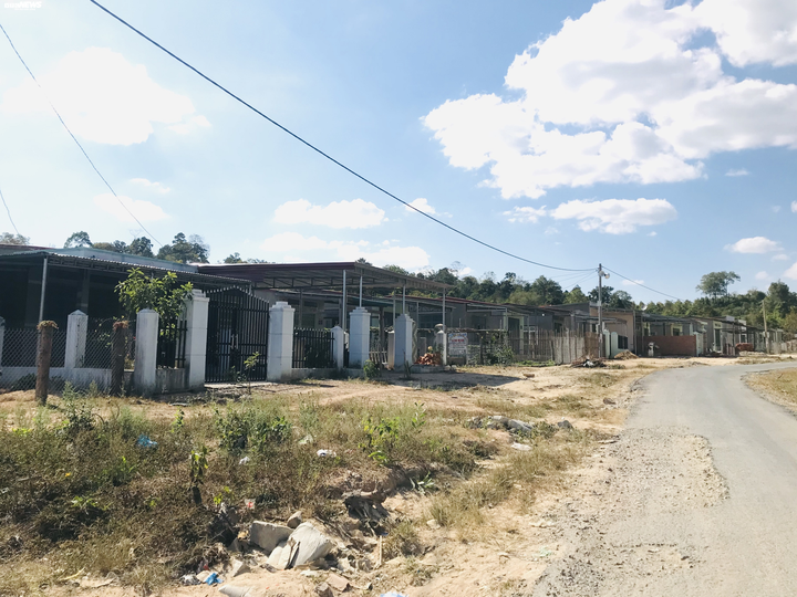 Cái Tết trên bờ của những dân chài 'ngụ cư' ở lòng hồ thủy điện Sê San 4 - 4