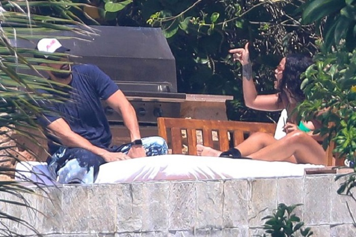 Rihanna chia tay tỷ phú Ả Rập Xê Út - 2