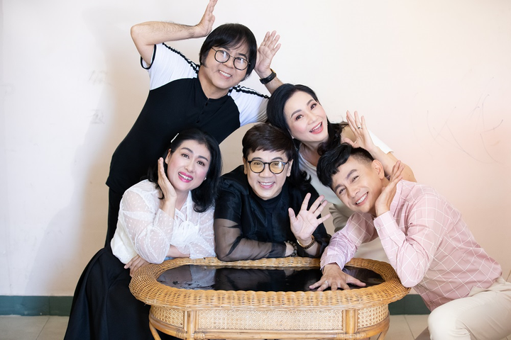 NSƯT Thành Lộc, Thanh Thủy xúc động khi nhóm kịch Líu Lo hội ngộ - 2