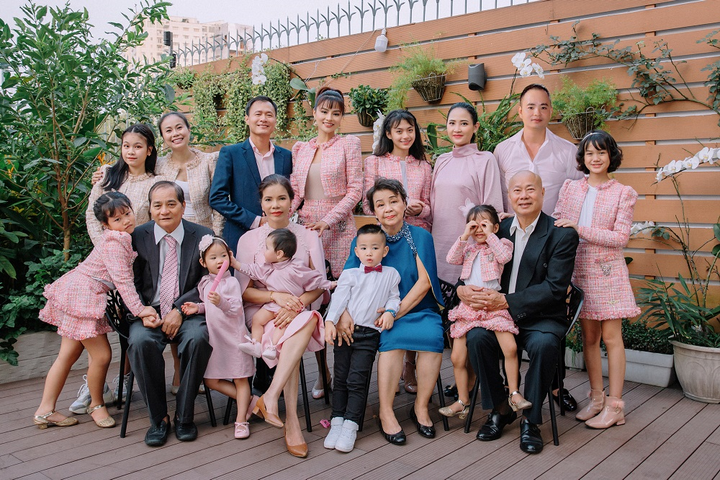 Vũ Thu Phương tiết lộ bí quyết để hoà hợp khi sống cùng đại gia đình nhà chồng - 1