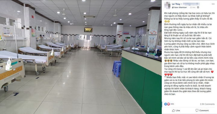 Lương giảm, bác sĩ vẫn vui mừng 'khoe' bệnh viện vắng hoe - 1