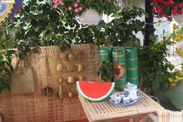 Cận cảnh đường hoa Tết đầu tiên trong bệnh viện ở TP.HCM - 10