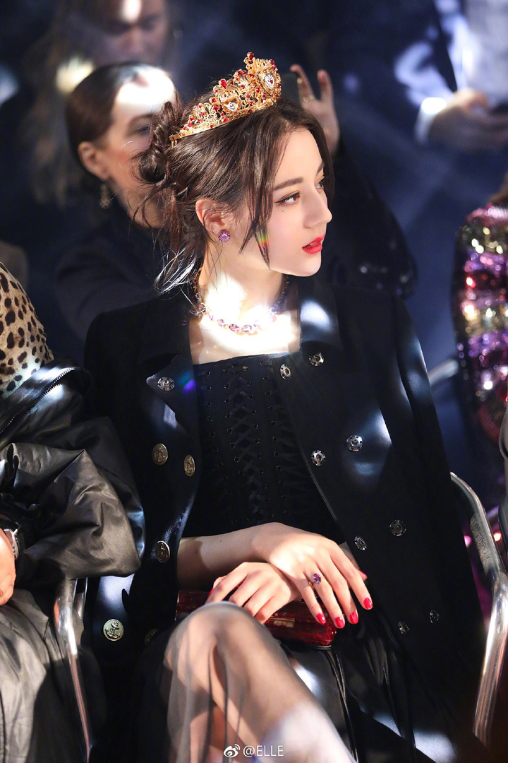 Nhan sắc một chín một mười nhưng Địch Lệ Nhiệt Ba - Cổ Lực Na Trát lại khác biệt về sự nghiệp - 1