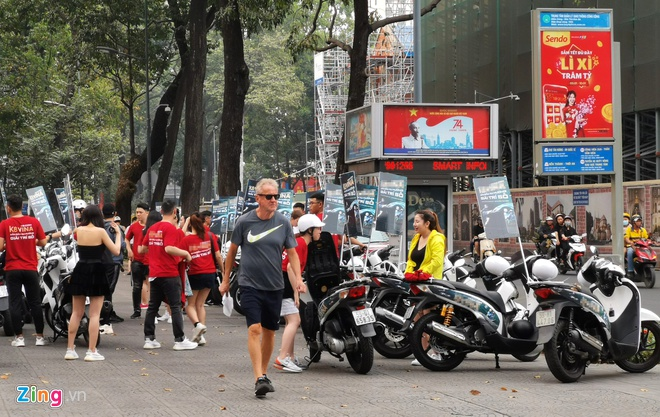 Xử lý vụ gần 40 xe SH quảng cáo web cá độ bóng đá gần Nhà thờ Đức Bà - 1