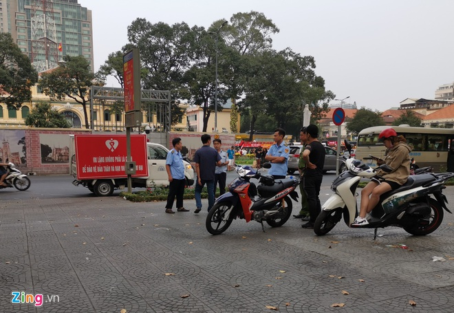 Xử lý vụ gần 40 xe SH quảng cáo web cá độ bóng đá gần Nhà thờ Đức Bà - 2