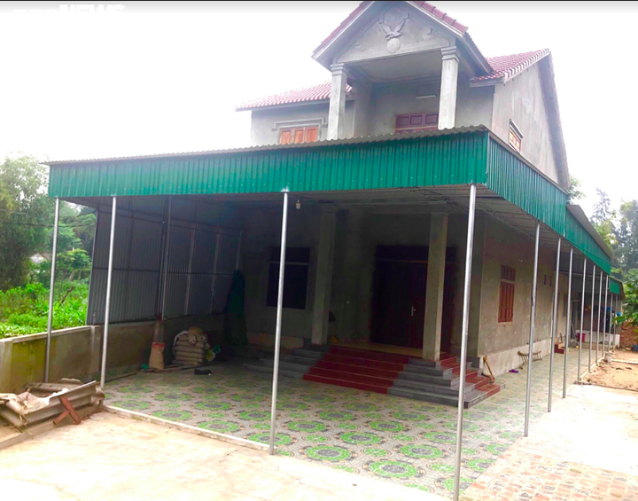 Hai vợ chồng cõng gạch tự xây ‘nhà’ ở Hà Tĩnh - 3