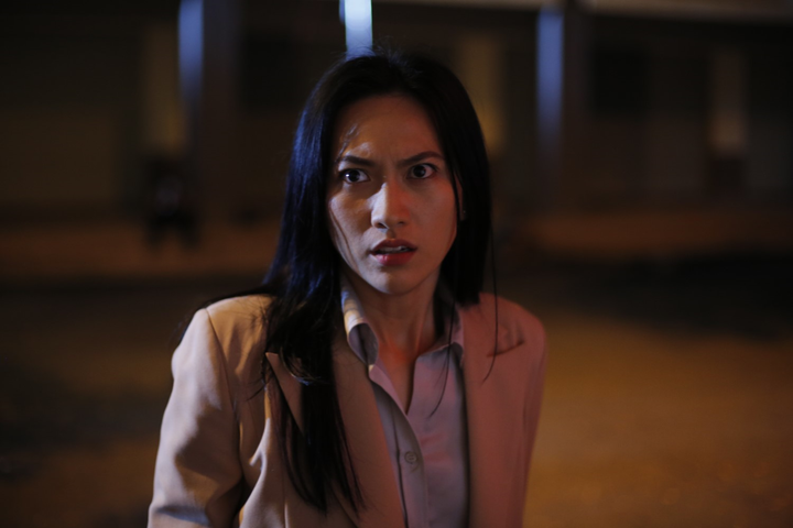 Lần đầu đóng phim kinh dị, Phương Anh Đào bầm dập, lăn xả hết mình - 2