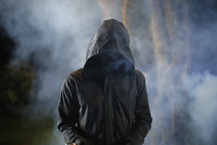 Lần đầu đóng phim kinh dị, Phương Anh Đào bầm dập, lăn xả hết mình - 1