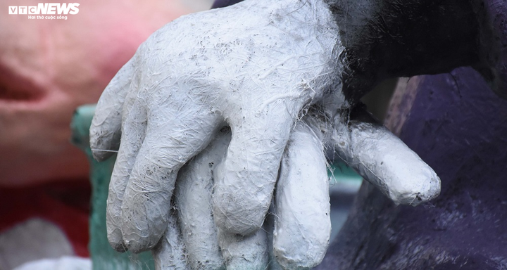 Độc đáo 'gia đình chuột' khổng lồ nắm tay nhau dạo phố Hải Phòng - 14