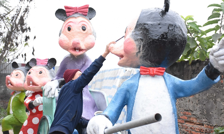 Độc đáo 'gia đình chuột' khổng lồ nắm tay nhau dạo phố Hải Phòng - 7