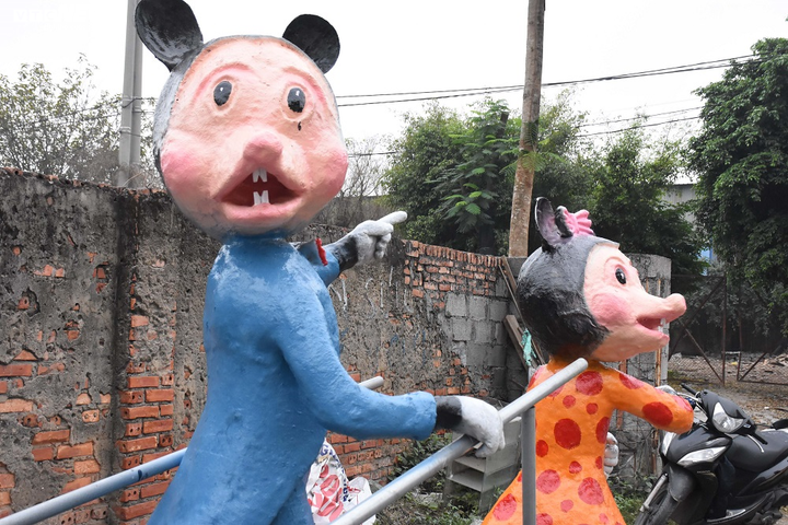 Độc đáo 'gia đình chuột' khổng lồ nắm tay nhau dạo phố Hải Phòng - 6