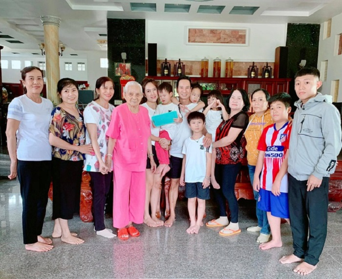 Lý Hải, Tóc Tiên và loạt sao Việt tất bật chuẩn bị đón Tết - 1