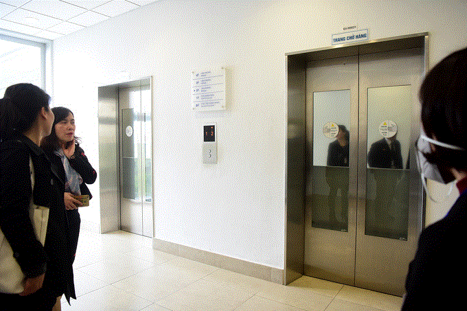 Kiểm tra thân nhiệt khách nhập cảnh sân bay, ngăn chặn dịch viêm phổi lạ từ Trung Quốc - 5