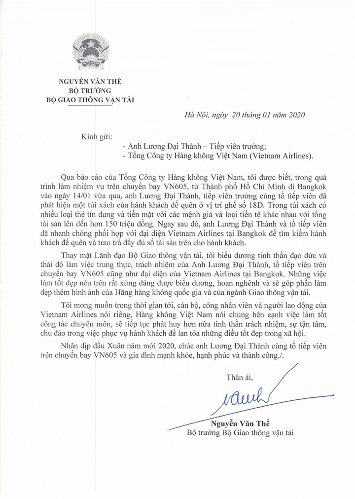 Tiếp viên Vietnam Airlines nhận thư khen từ Bộ trưởng Giao thông Vận tải - 1