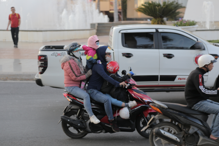 Hàng nghìn người đi xe máy xuyên đêm vượt 500-800km về quê đón Tết - 6