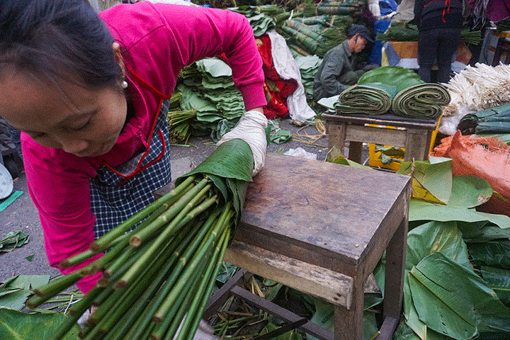 Độc đáo khu chợ bán hơn nửa triệu lá dong mỗi ngày - 3