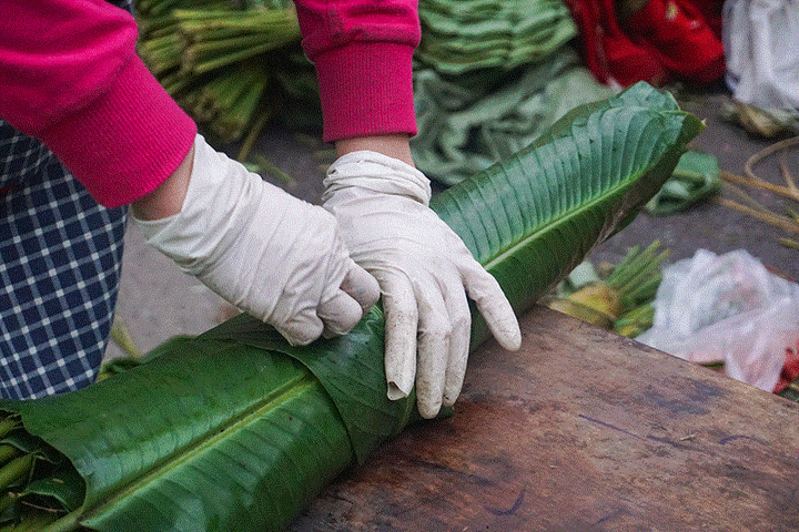 Độc đáo khu chợ bán hơn nửa triệu lá dong mỗi ngày - 7