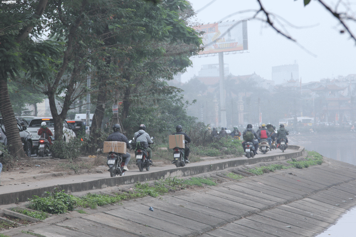 Bến xe vắng vẻ lạ thường, đường phố Thủ đô ùn ứ ngày 27 Tết - 4