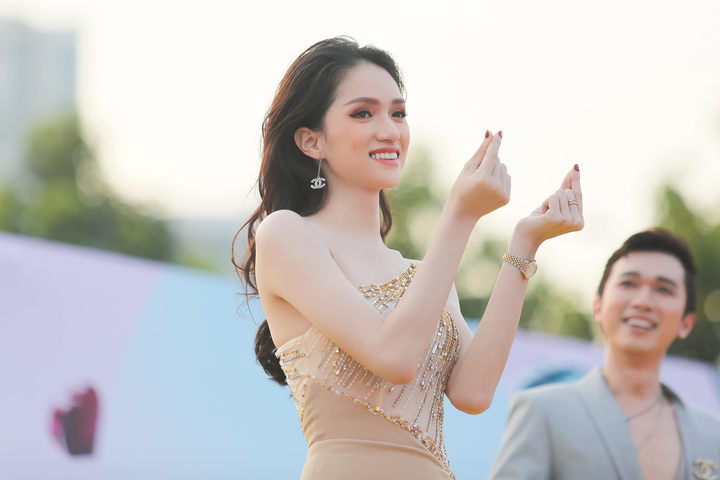 Trước Tết Nguyên đán, Hoa hậu Hương Giang mua căn hộ đắt đỏ tặng sinh nhật mẹ - 2