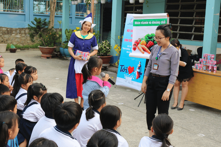 FrieslandCampina Việt Nam mang xuân đến người nghèo - 2