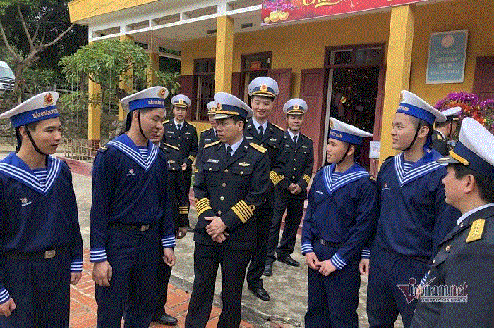 Lính hải quân bày lá gói bánh chưng, cùng nhau đón Tết cổ truyền nơi đảo xa - 4