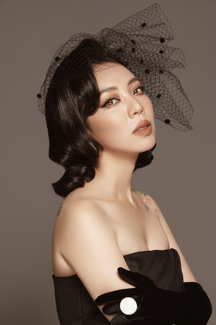 Không còn là 'Hoa hậu hài', Thu Trang hóa quý cô thập niên 80, khoe ngực đầy gợi cảm - 1