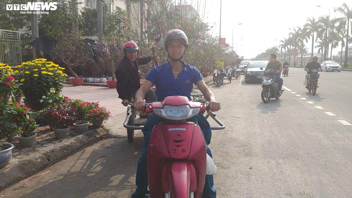 Chở cây cảnh thuê dịp Tết, dân Hà Tĩnh kiếm tiền triệu mỗi ngày - 5