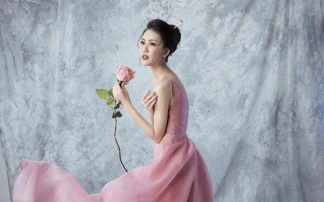 Bị hỏi chuyện tình cảm, thu nhập trong ngày Tết, siêu mẫu Quỳnh Hoa trả lời thế nào? - 2