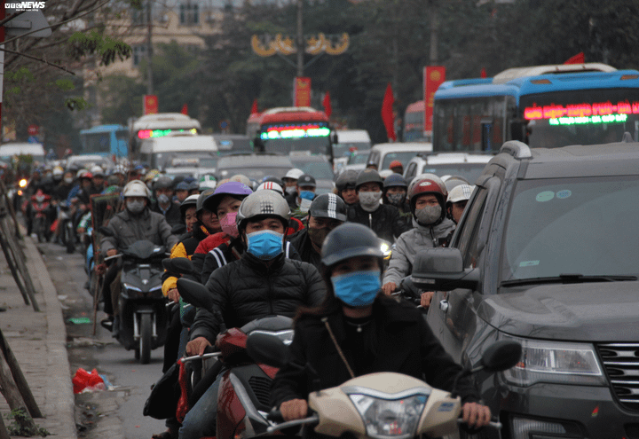 Người lao động về quê ăn Tết, cửa ngõ Hà Nội ùn tắc kéo dài - 9