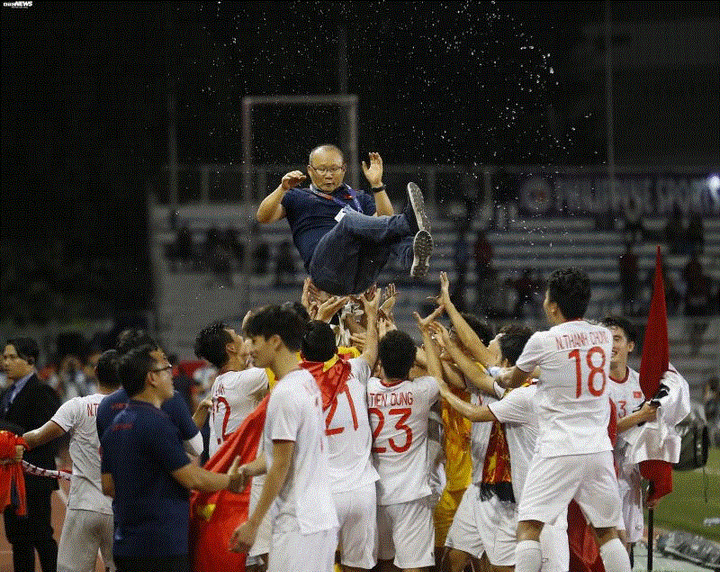 Bóng đá Việt Nam: Cuộc đời mới rực rỡ của HLV Park Hang Seo - 3