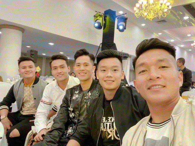 Phan Văn Đức gói bánh chưng, Đức Chinh bên bạn gái ngày Tết - 8