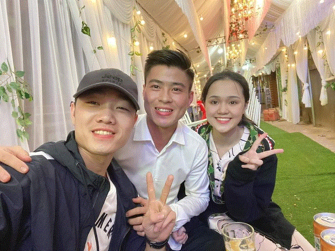 Phan Văn Đức gói bánh chưng, Đức Chinh bên bạn gái ngày Tết - 3