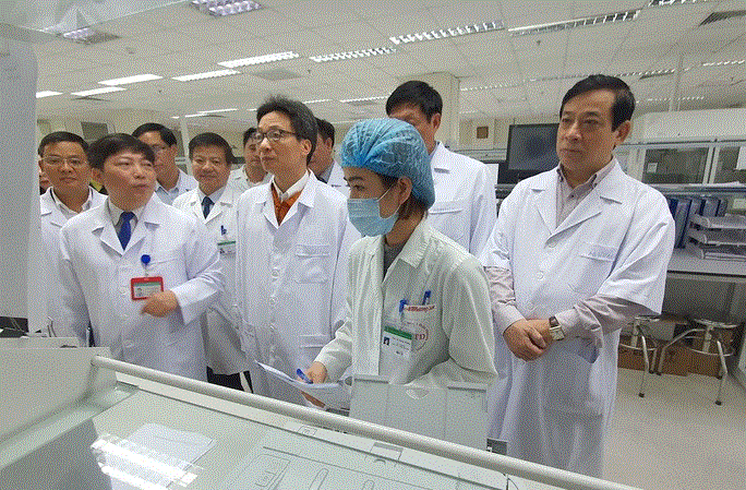 Phó Thủ tướng: 'Trả lời mọi câu hỏi để dân bớt hoảng sợ về dịch viêm phổi cấp corona' - 1