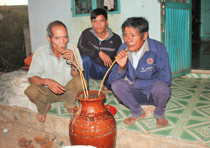 Cái Tết 'có miếng bánh, miếng thịt thơm nức' của tộc người chỉ có 600 nhân khẩu - 2