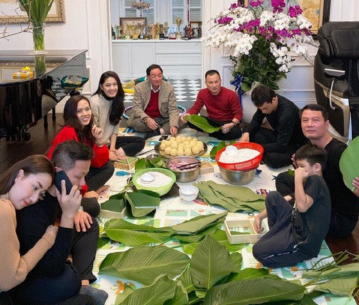 Mỹ Tâm gói bánh tét, Lan Phương và loạt sao Việt quây quần bên gia đình - 7