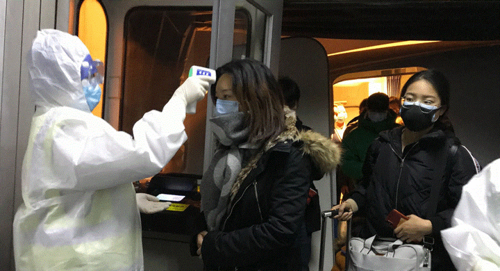 Trung Quốc lệnh 'cách ly' Vũ Hán lúc rạng sáng, dân cuống cuồng chạy khỏi thành phố - 2