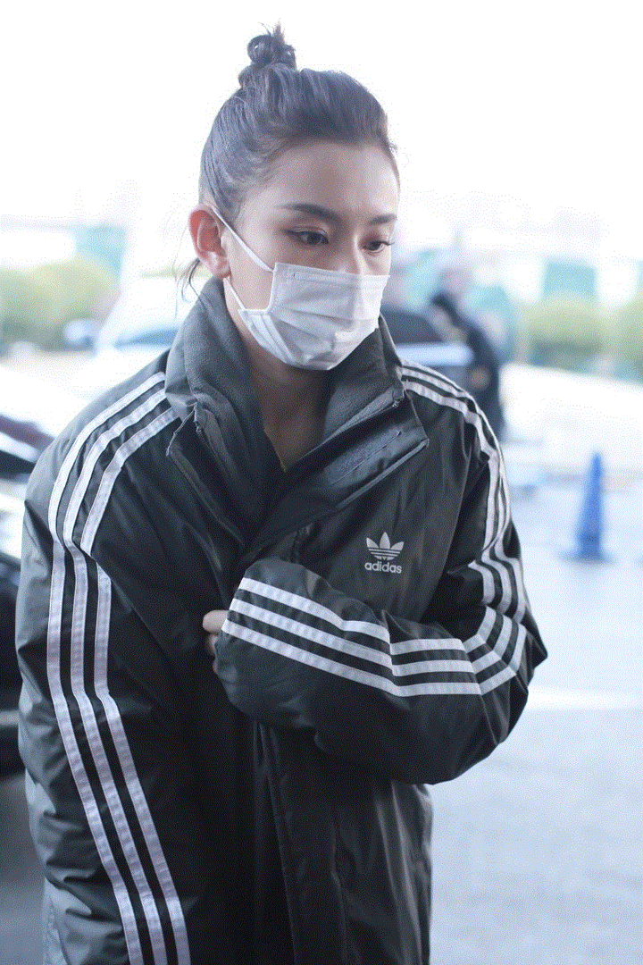 Lo sợ virus corona, nghệ sĩ Trung Quốc đeo khẩu trang đi diễn tập gala cuối năm - 5