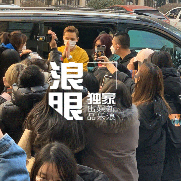 Lo sợ virus corona, nghệ sĩ Trung Quốc đeo khẩu trang đi diễn tập gala cuối năm - 6